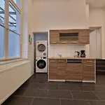 Tolstov - 300m2 Loft With 7 - 15 Min Messe Dus & Old Town Dus Apartment *