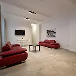 Tolstov Apartments - 300M2 Loft With 7 Rooms - 15 Min Messe Dus & Old Town Dus