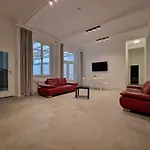 Tolstov Apartments - 300M2 Loft With 7 Rooms - 15 Min Messe Dus & Old Town Dus