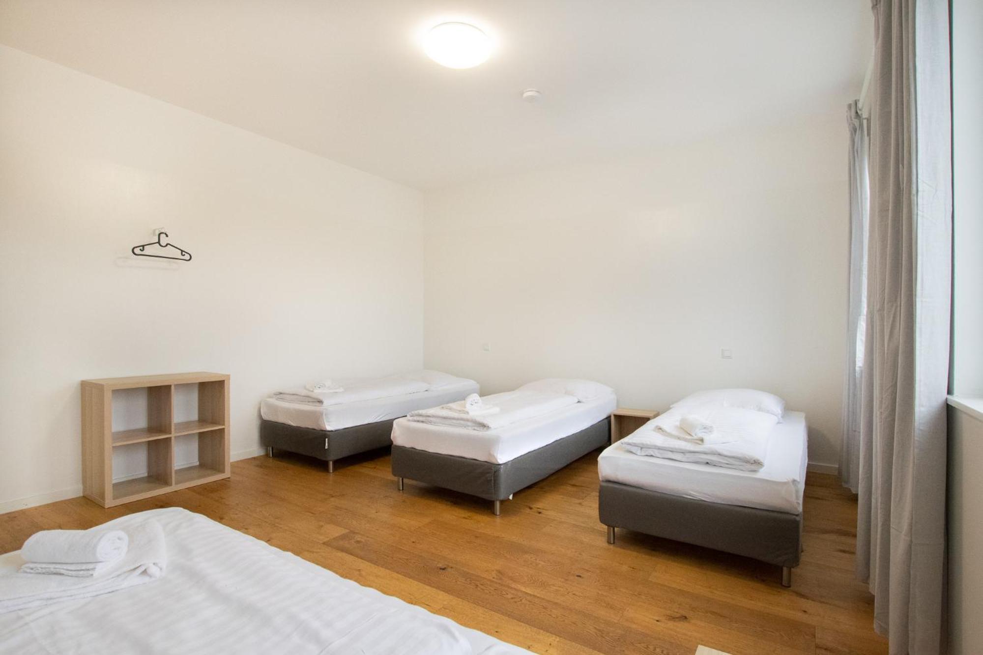 Tolstov - 300m2 Loft With 7 - 15 Min Messe Dus & Old Town Dus Appartement *