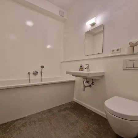 Tolstov - 300m2 Loft With 7 - 15 Min Messe Dus & Old Town Dus Apartment *