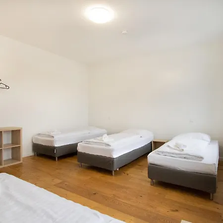 Tolstov - 300m2 Loft With 7 - 15 Min Messe Dus & Old Town Dus Apartment *